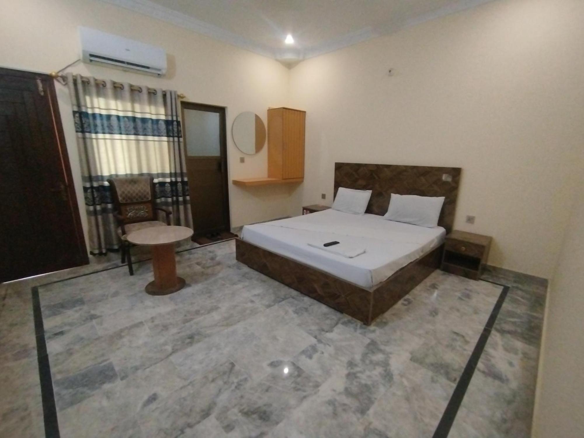 Hotel Crown Plaza, Near Karachi Airport, Darul Sehat Hospital, Dow, Agha Khan And Liaqat Hospital Εξωτερικό φωτογραφία