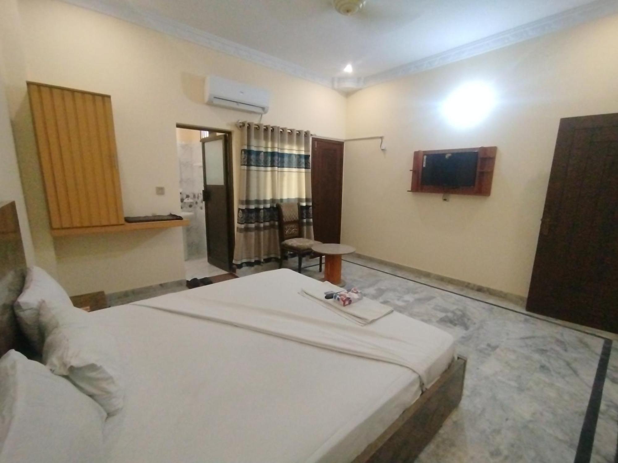 Hotel Crown Plaza, Near Karachi Airport, Darul Sehat Hospital, Dow, Agha Khan And Liaqat Hospital Εξωτερικό φωτογραφία