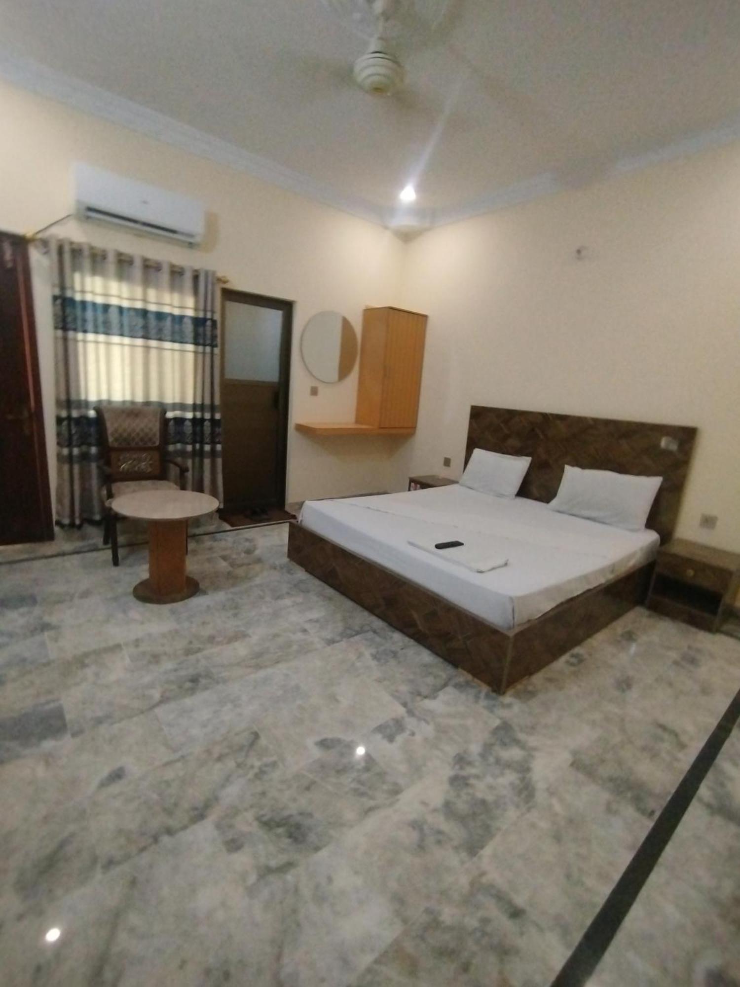 Hotel Crown Plaza, Near Karachi Airport, Darul Sehat Hospital, Dow, Agha Khan And Liaqat Hospital Εξωτερικό φωτογραφία