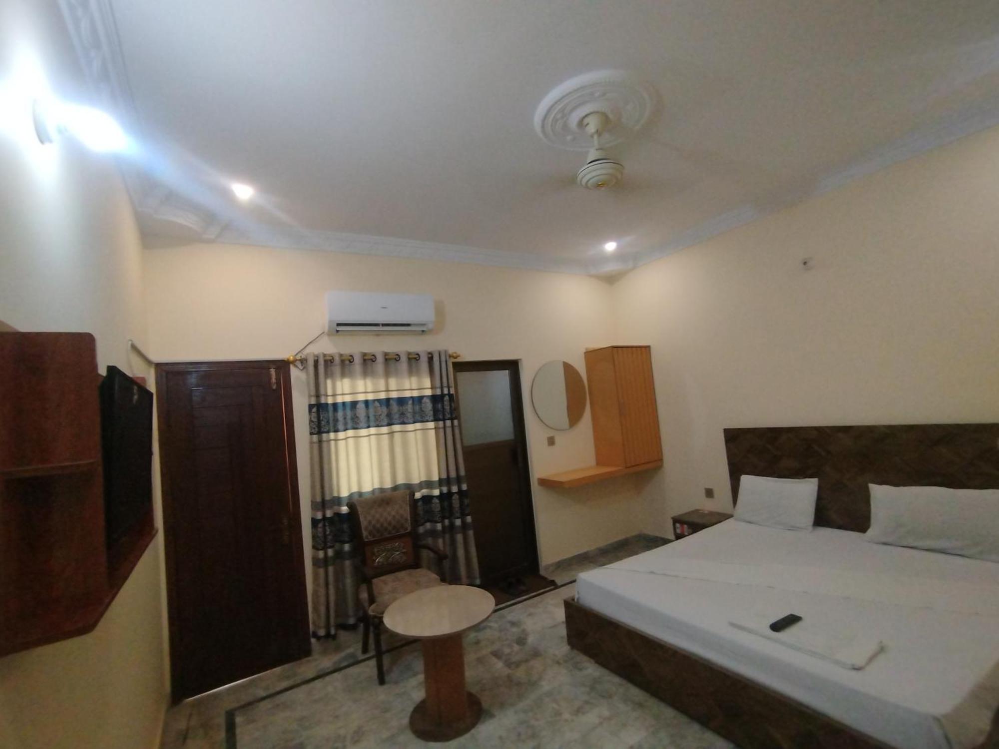 Hotel Crown Plaza, Near Karachi Airport, Darul Sehat Hospital, Dow, Agha Khan And Liaqat Hospital Εξωτερικό φωτογραφία