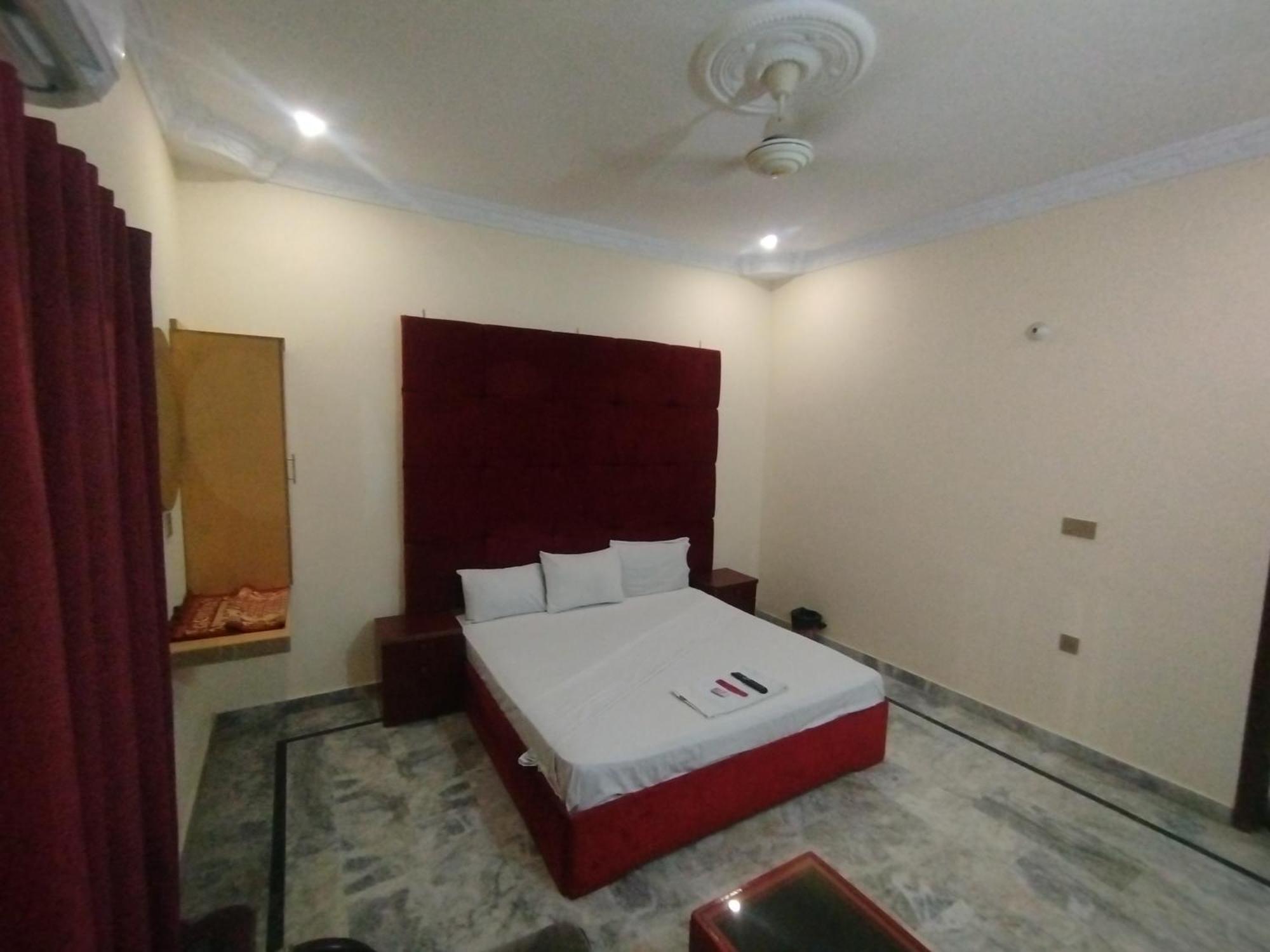 Hotel Crown Plaza, Near Karachi Airport, Darul Sehat Hospital, Dow, Agha Khan And Liaqat Hospital Εξωτερικό φωτογραφία