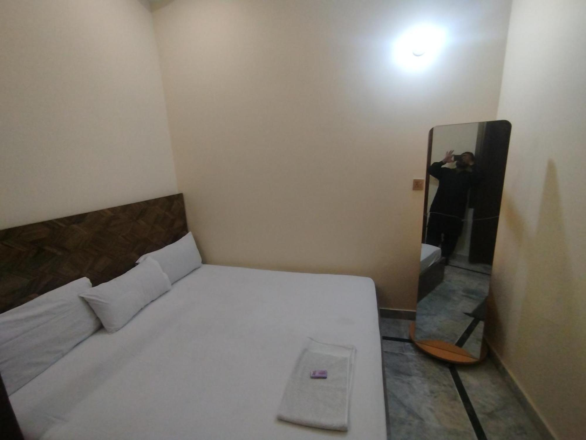Hotel Crown Plaza, Near Karachi Airport, Darul Sehat Hospital, Dow, Agha Khan And Liaqat Hospital Εξωτερικό φωτογραφία